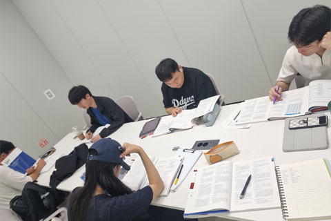 English Debate Club EDA activity photo